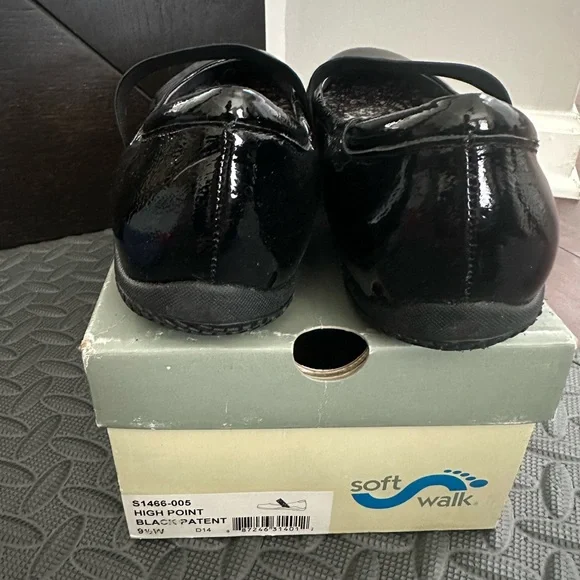 SoftWalk Black Flats with Elastic Patent leather - Picture 4 of 8